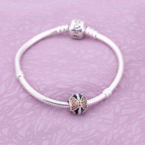 Disney, Přívěsek Minnie Mouse "Minnie's Sparkling Bow" PANDORA